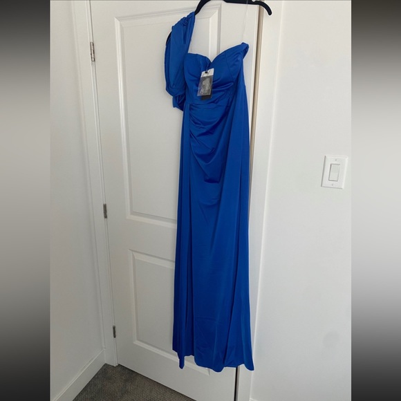 Missord gown, never worn, tag still attached, size small - Picture 2 of 4